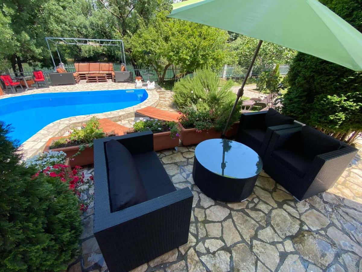 Private Riverside Villa Silvia Mostar Exterior photo