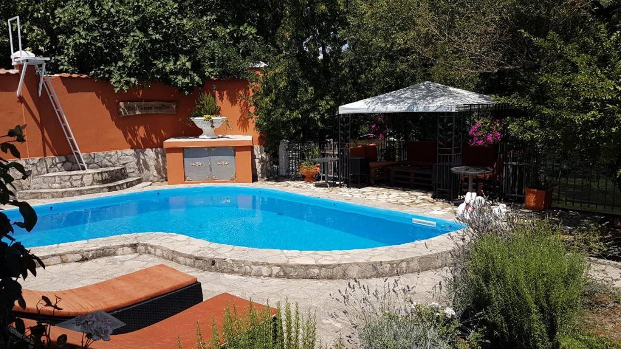 Private Riverside Villa Silvia Mostar Exterior photo